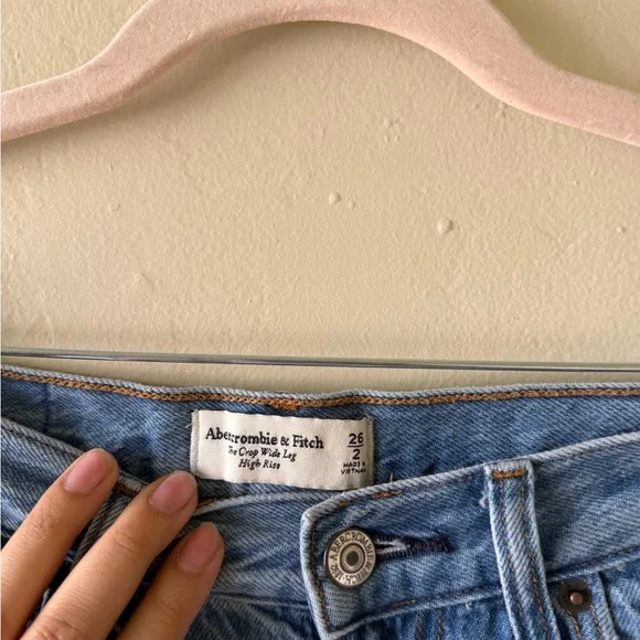 Abercrombie & Fitch Light Blue crop wide leg Jeans - Picture 4 of 6
